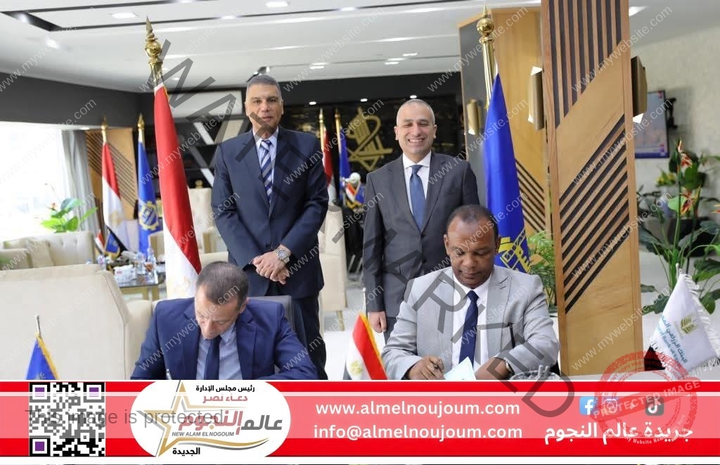 محافظ أسوان يوقع بروتوكولًا مع 'الزراعي المصري' لاستبدال سيارات النقل 'الكبود' وتحديثها