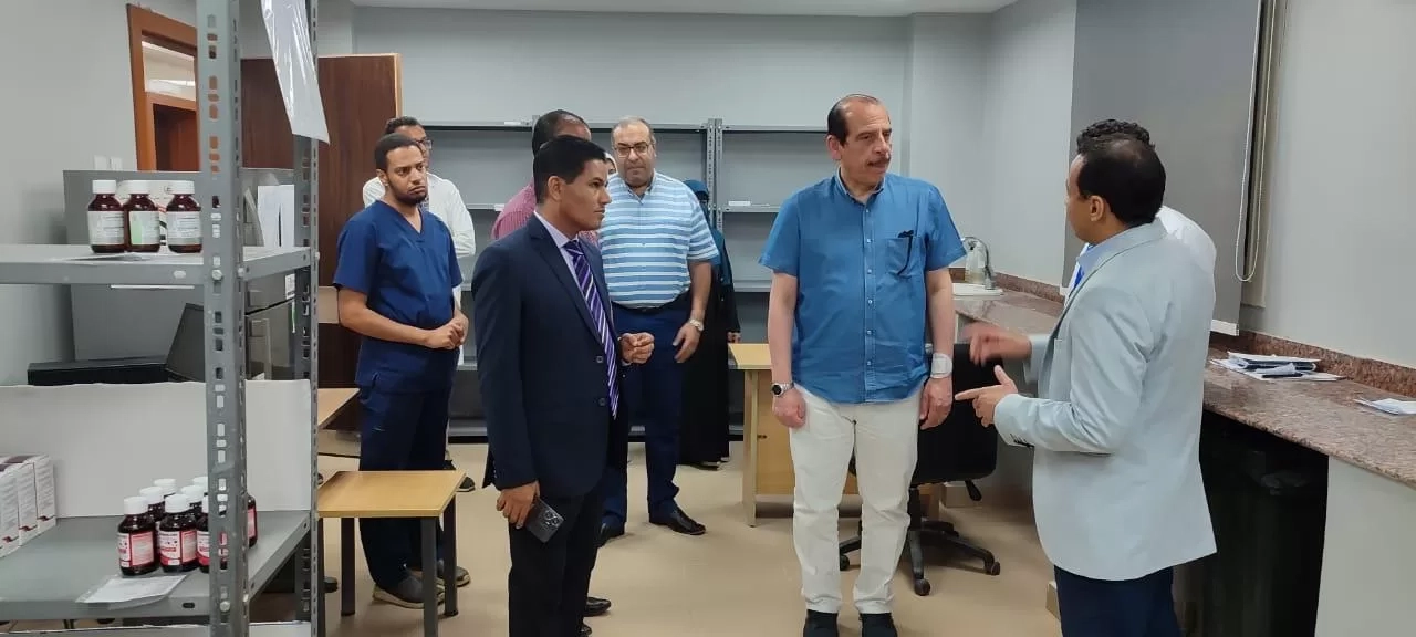 نائب وزير الصحة يشيد بأداء عدد من المنشآت الصحية بالأقصر ويحدد مهلة لتلافي السلبيات