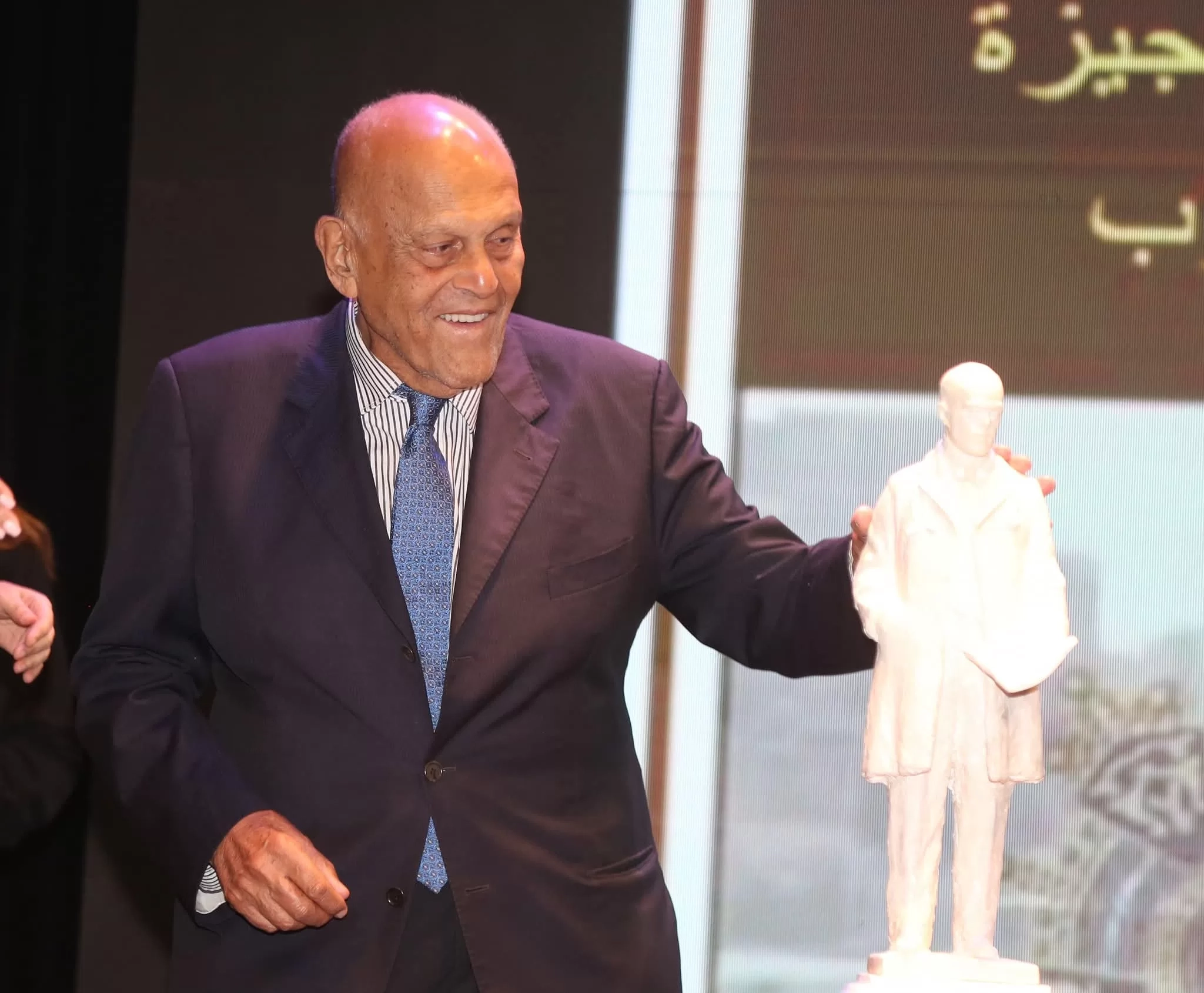محافظ الجيزة يشارك في فعاليات مشروع إقامة تمثال يخلّد مسيرة الدكتور مجدي يعقوب
