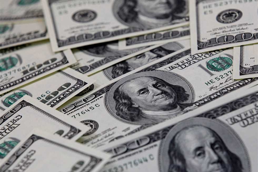 أسعار الدولار تشهد ارتفاعات طفيفة