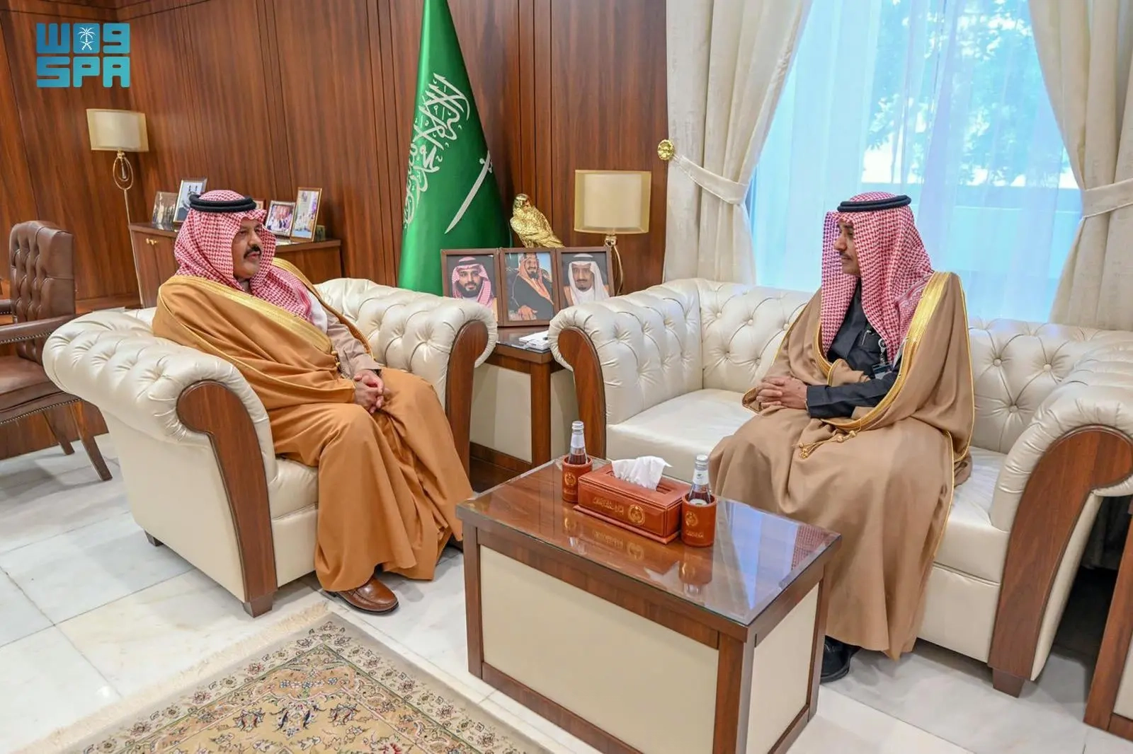 أمير حائل يستقبل مدير فرع وزارة الموارد البشرية والتنمية الاجتماعية بالمنطقة