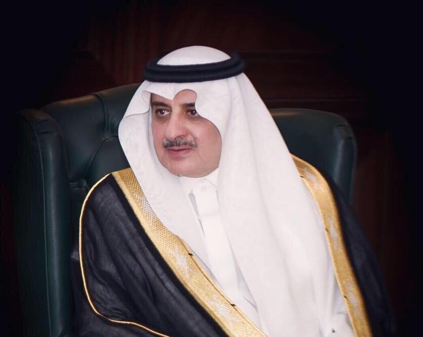 أمير تبوك يواسي الشيخ جزاع بن كريم في وفاة أخيه