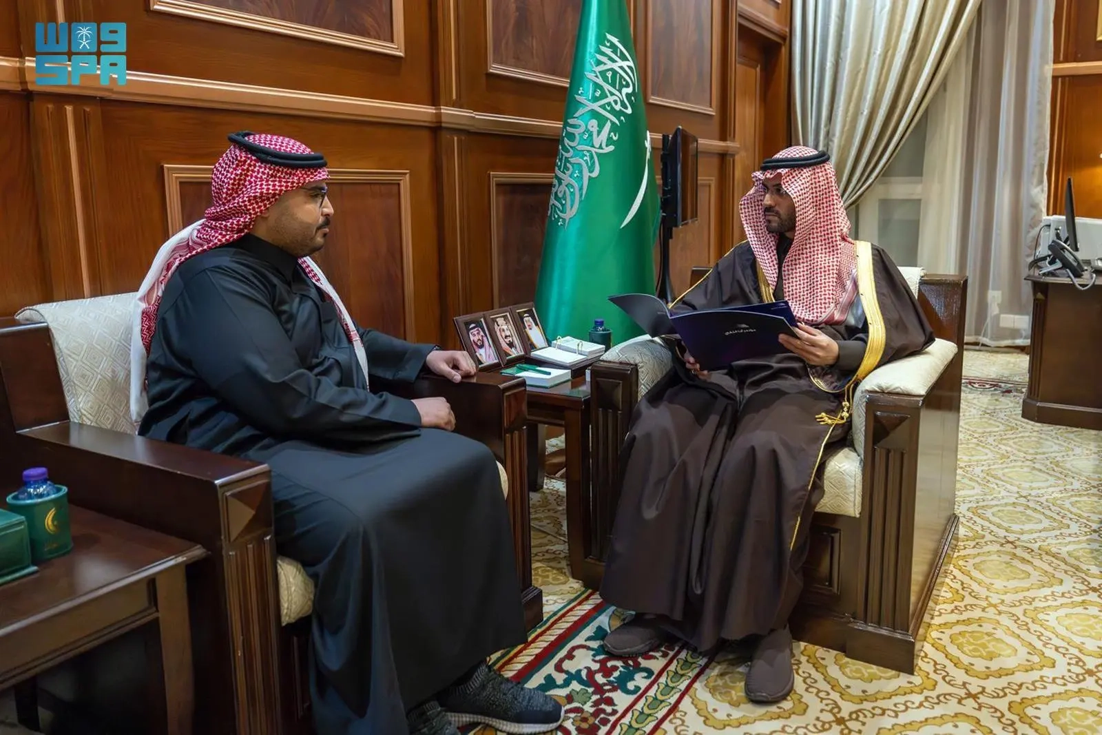 نائب أمير منطقة حائل يتسلّم التقرير الختامي لـ 'مؤتمر أجا التقني' الذي أقيم بالمنطقة