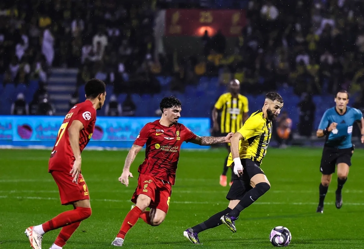 القادسية يتعادل مع الاتحاد بعد مباراة مثيرة