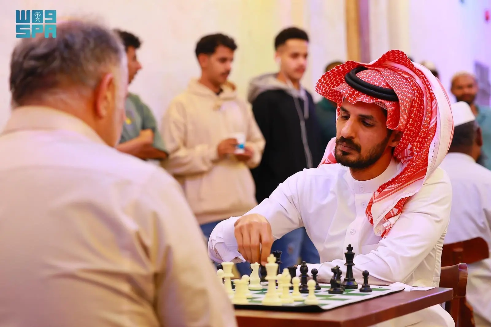 منافسات الشطرنج تضيف الحماسة لأجواء مهرجان 'رمضان زمان' في أملج