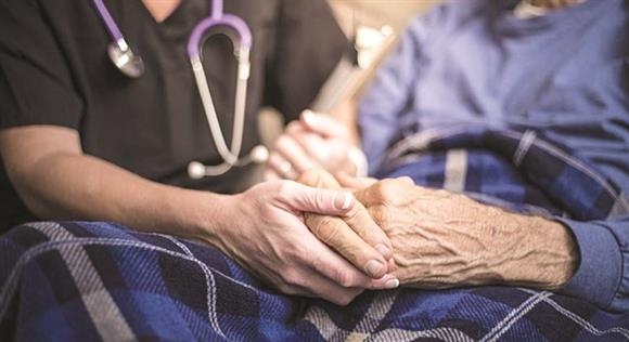 اليوم العالمي لشلل الرعاش.. تعزيز للوعي ونشر للمعرفة حول المرض ورعاية المصابين به
