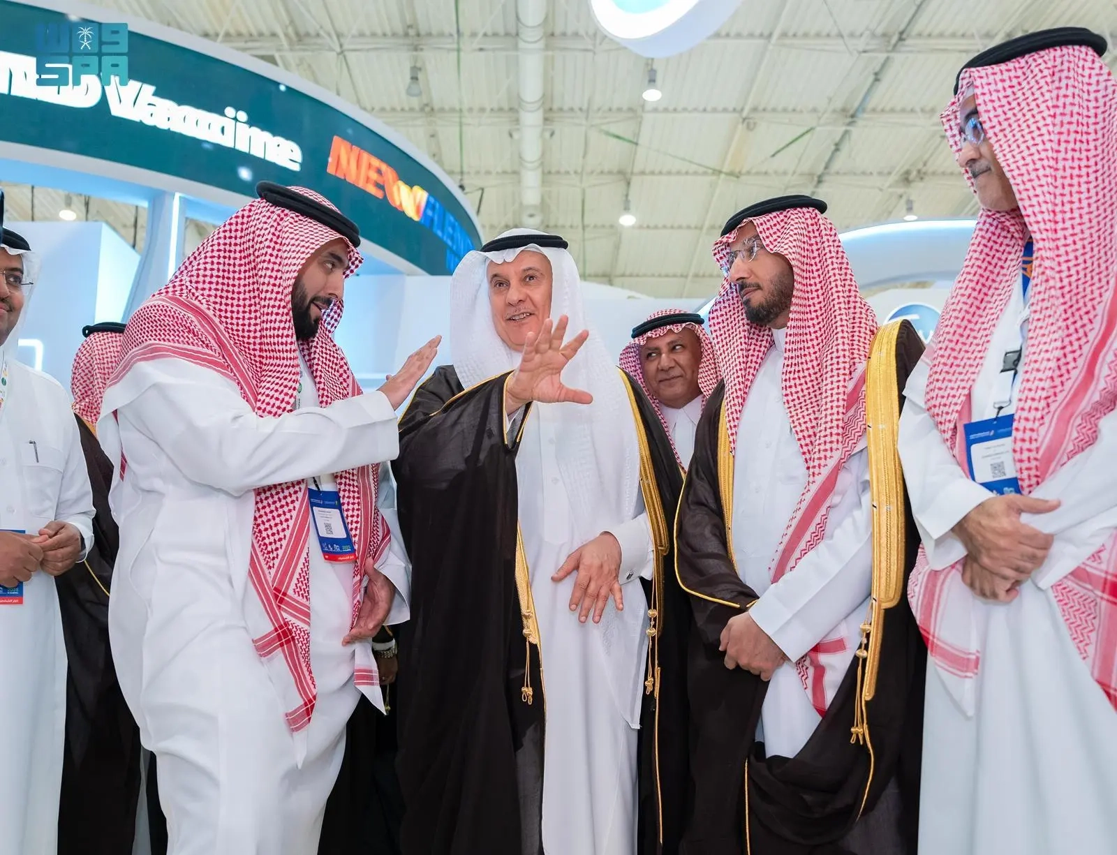 وزير البيئة يدشّن النسخة الرابعة من معرض الشرق الأوسط للدواجن ويشهد توقيع (29) اتفاقية باستثمارات بلغت (5) مليارات ريال