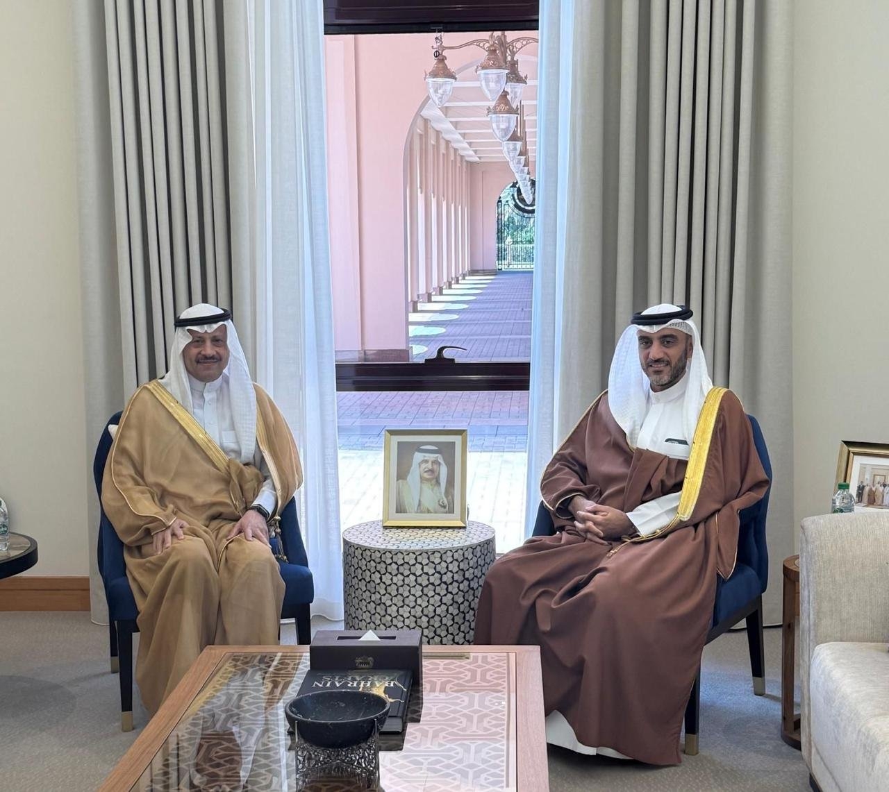 وزير شؤون مجلس الوزراء بمملكة البحرين يلتقي سفير المملكة
