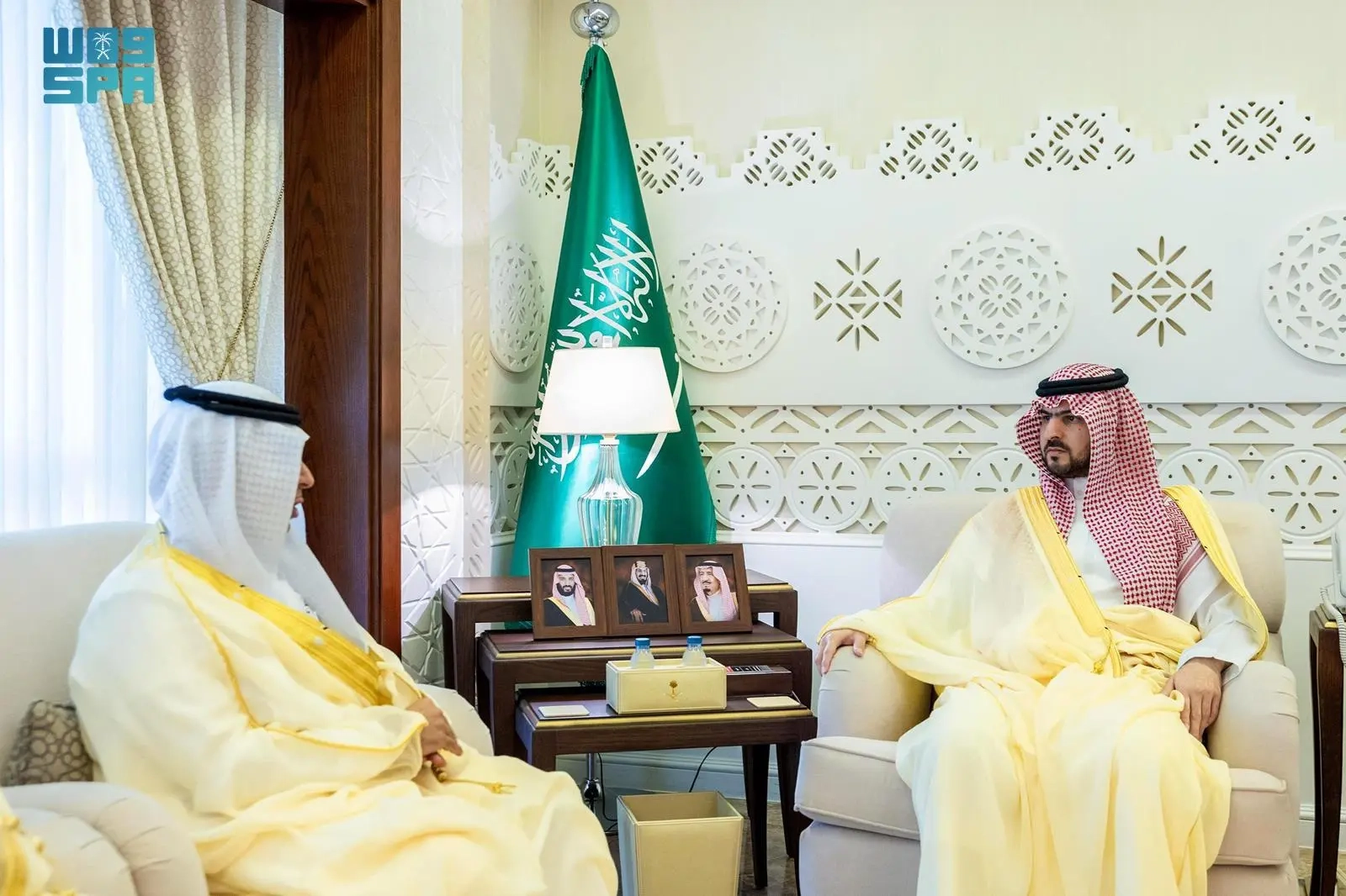 نائب أمير الشرقية يتسلم التقرير السنوي لهيئة تطوير المنطقة لعام 2024