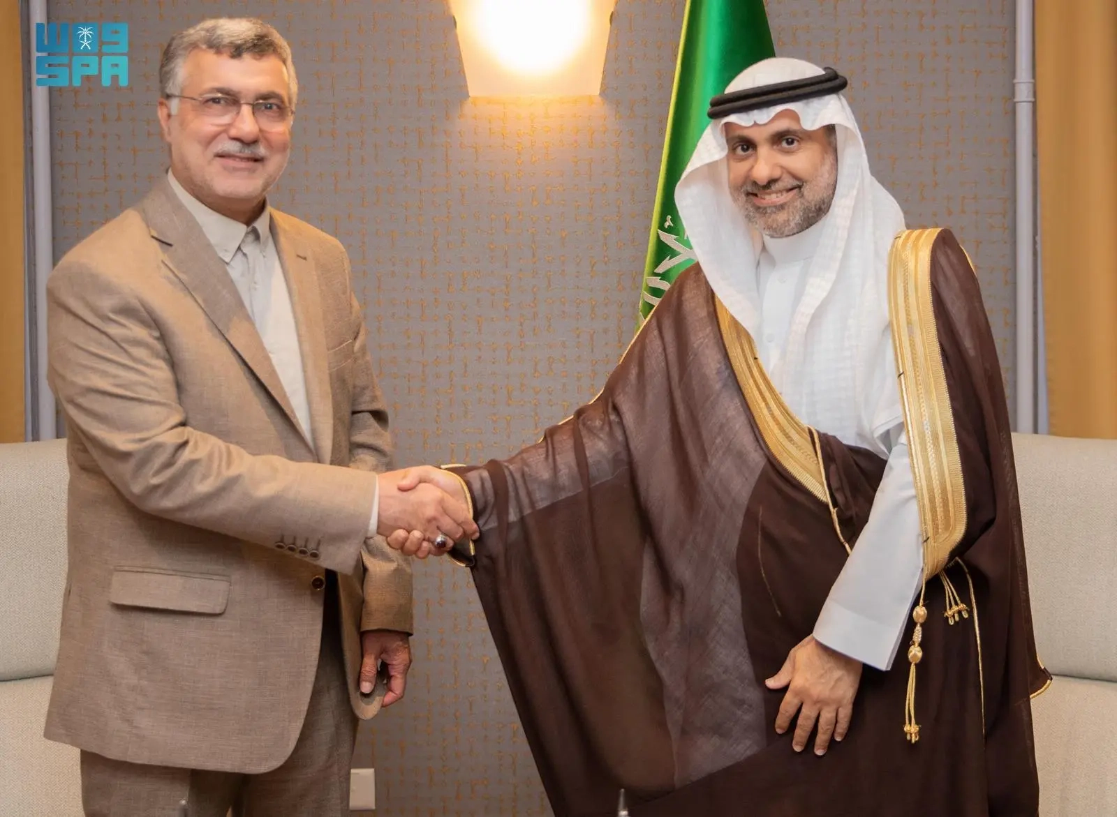 وزير الصحة يلتقي نظيره الإيراني في جنيف
