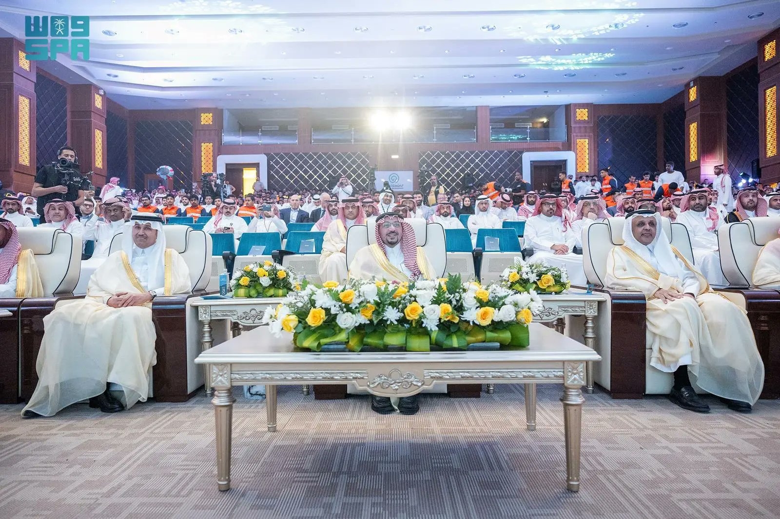 أمير القصيم يرعى حفل تخريج 400 متدرب ومتدربة من معهد 'سرب' لتعزيز صناعة النقل السككي بالمملكة