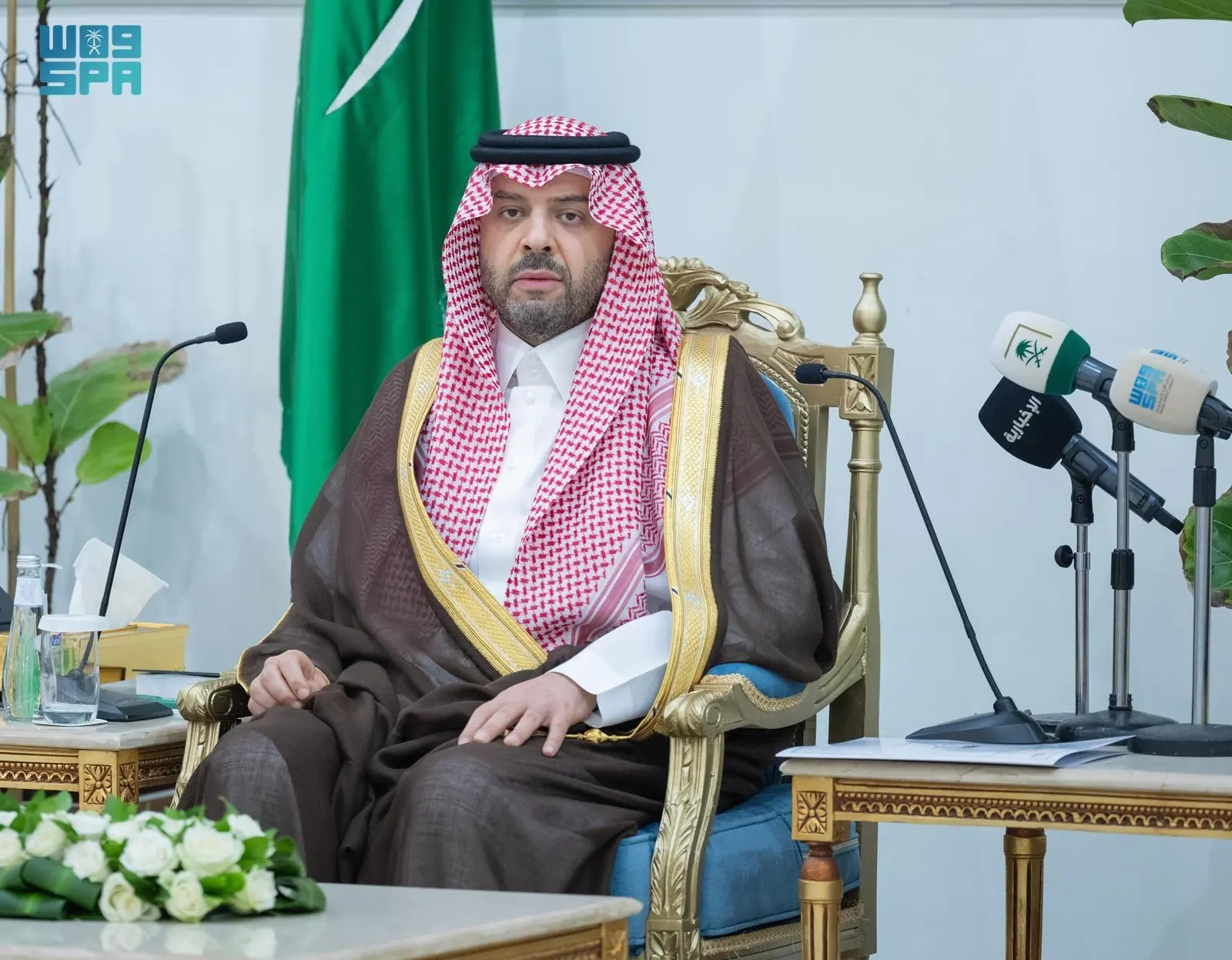 أمير الحدود الشمالية يطّلع على الجهود المقدمة لضيوف الرحمن في منفذ جديدة عرعر