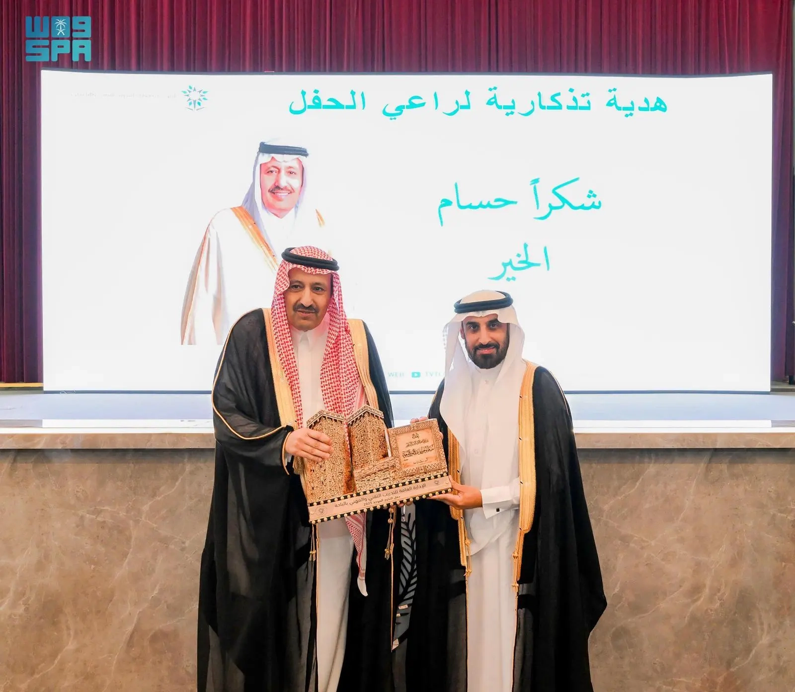 أمير الباحة يشهد حفل تخريج 980 خريجًا وخريجة من الكليات والمعاهد التقنية بالمنطقة