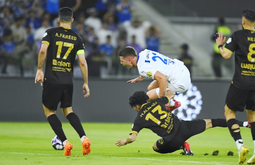 الهلال يتعادل مع الوحدة في دوري روشن