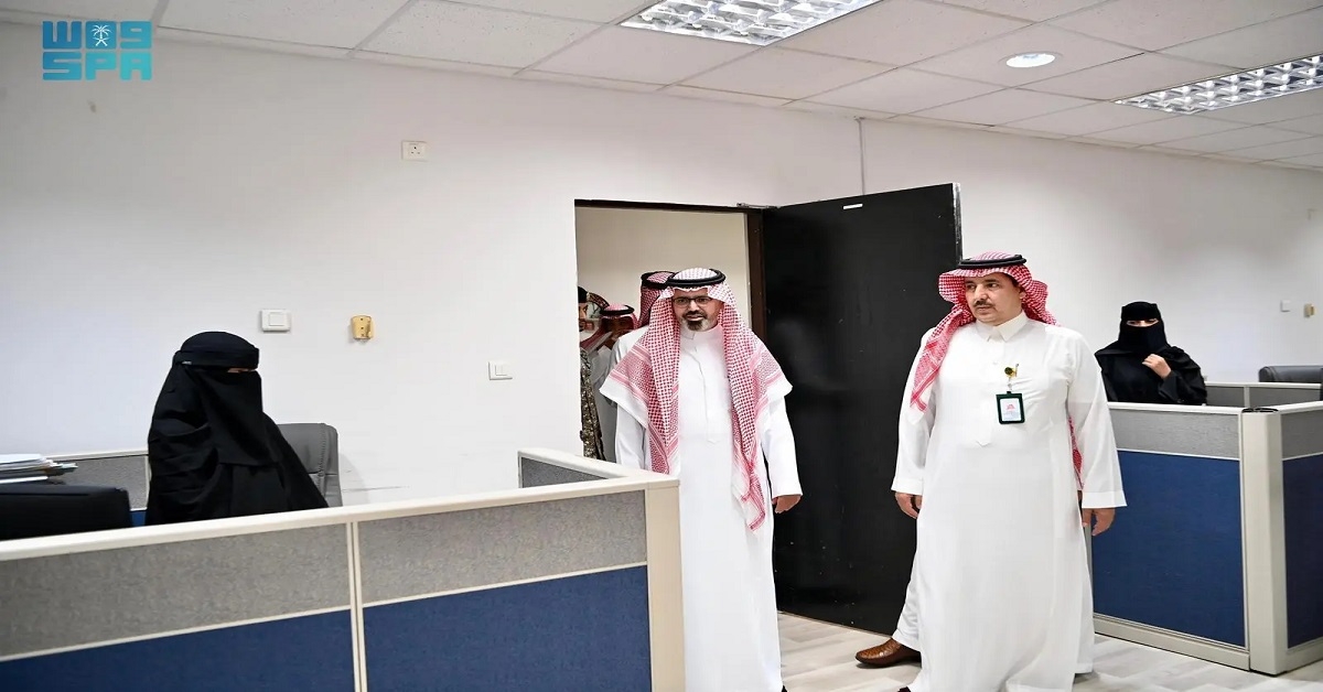 نائب أمير جازان يزور ديوان الإمارة في جولة تفقدية