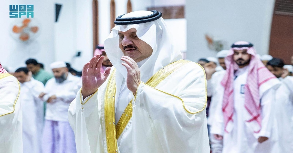 أمير المنطقة الشرقية ونائبه يؤديان صلاة عيد الأضحى