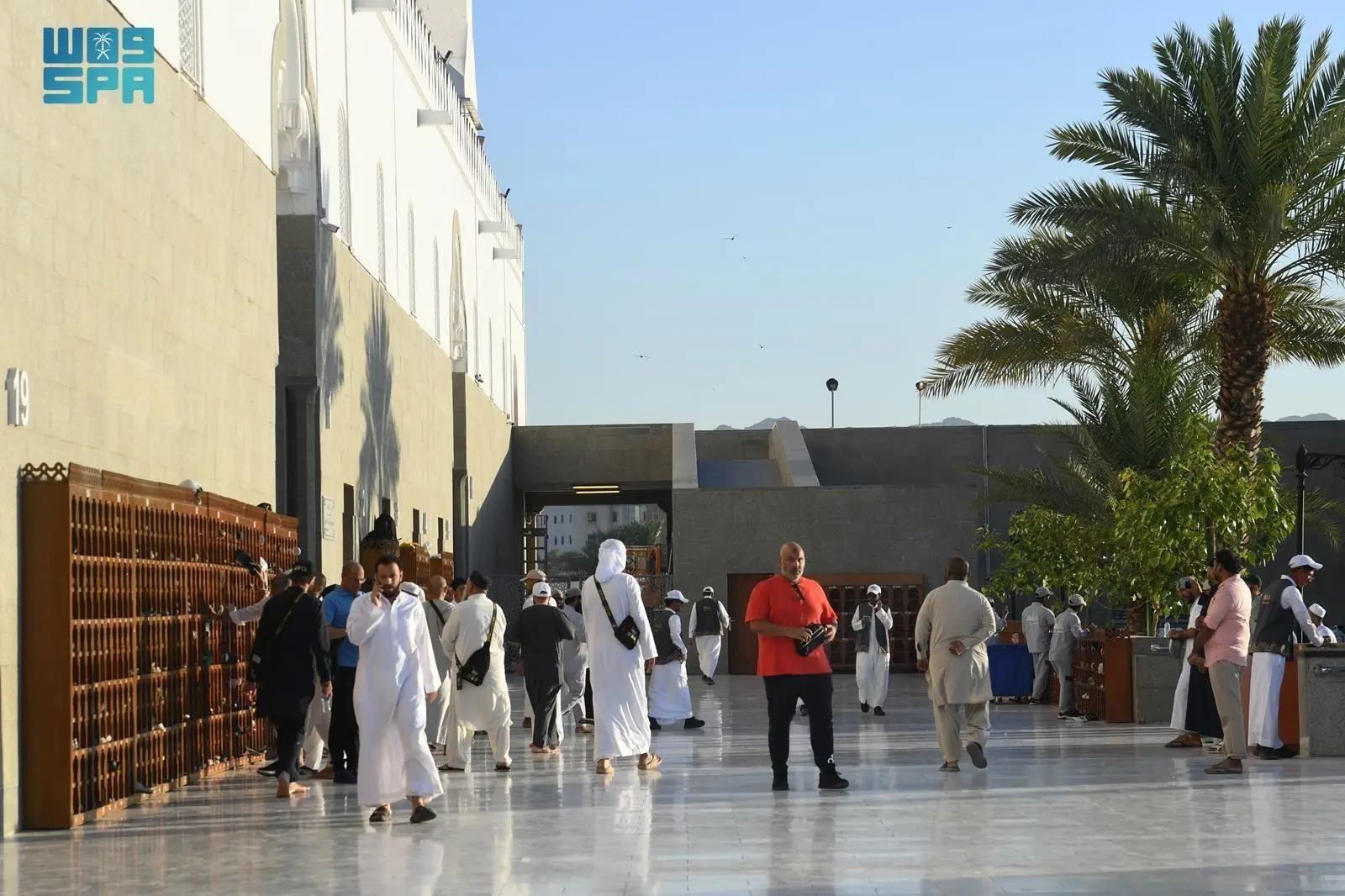 مسجد قباء بالمدينة المنورة يشهد توافد الحجاج من مختلف الجنسيات