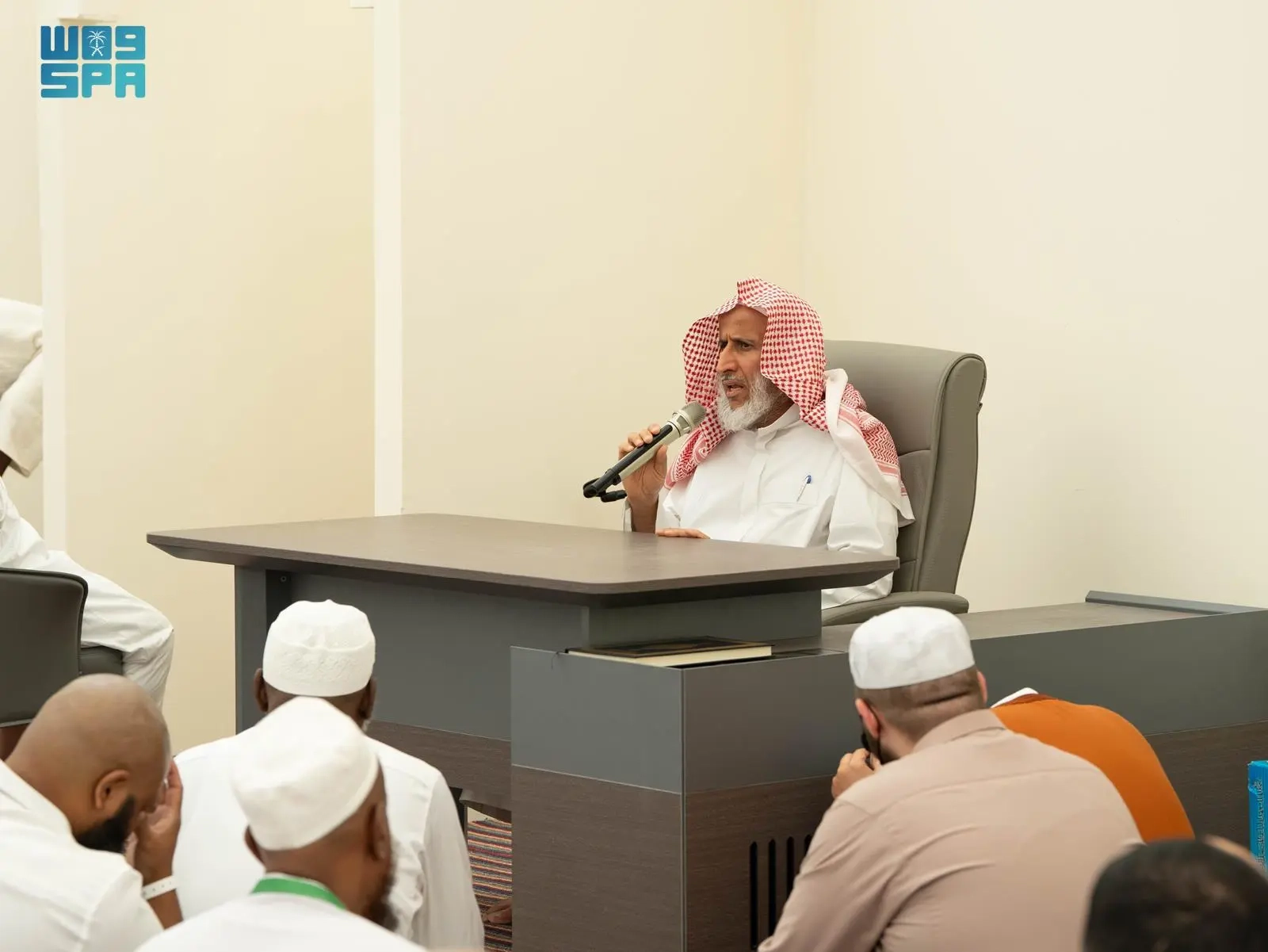 برامج توعوية مكثفة لضيوف الرحمن عبر اللجنة الشرعية ببرنامج ضيوف خادم الحرمين