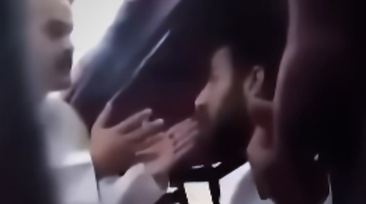 رغم تدخل وزارة العمل.. عامل مصري يرفض التسوية ويهاجم "سماسرة السفر"