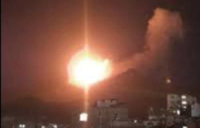مصرع 9 من قيادات عصابة الحوثي بينهم خبير صواريخ بغارات على صنعاء