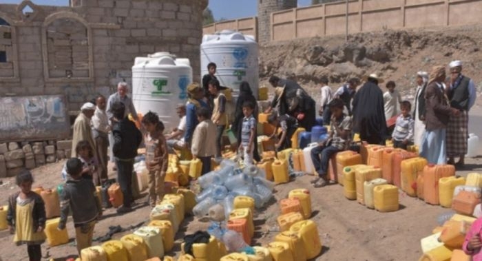 وسط غياب دور الجهات المعنية .. استفحال أزمة الخدمات وارتفاع أسعارها يضاعف معاناة المواطنين في محافظة تعز
