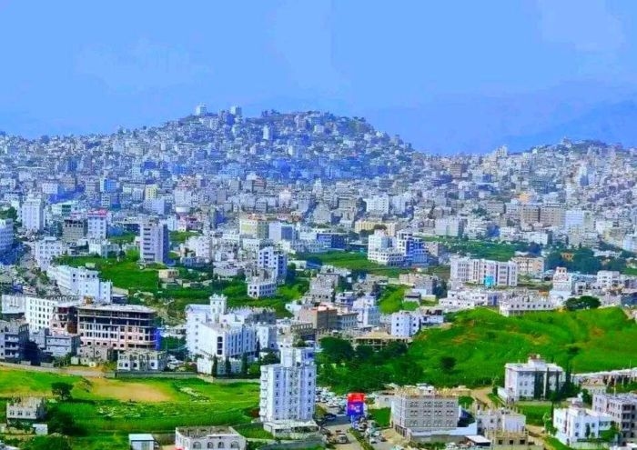 اهالي إب يطردون مشرف حوثي حاول فرض مؤذن بالقوة
