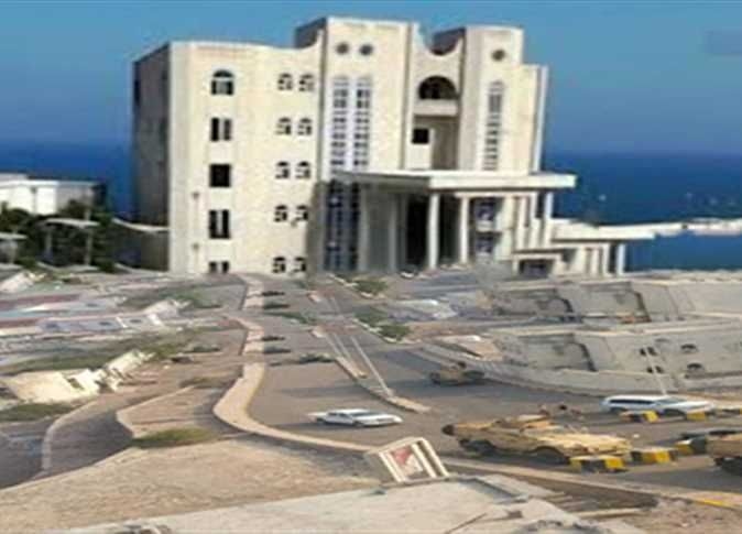 في اختبار حقيقي لعملية الإصلاحات .. هل تنجح الحكومة في استعادة السيطرة على ملفي النفط والكهرباء؟