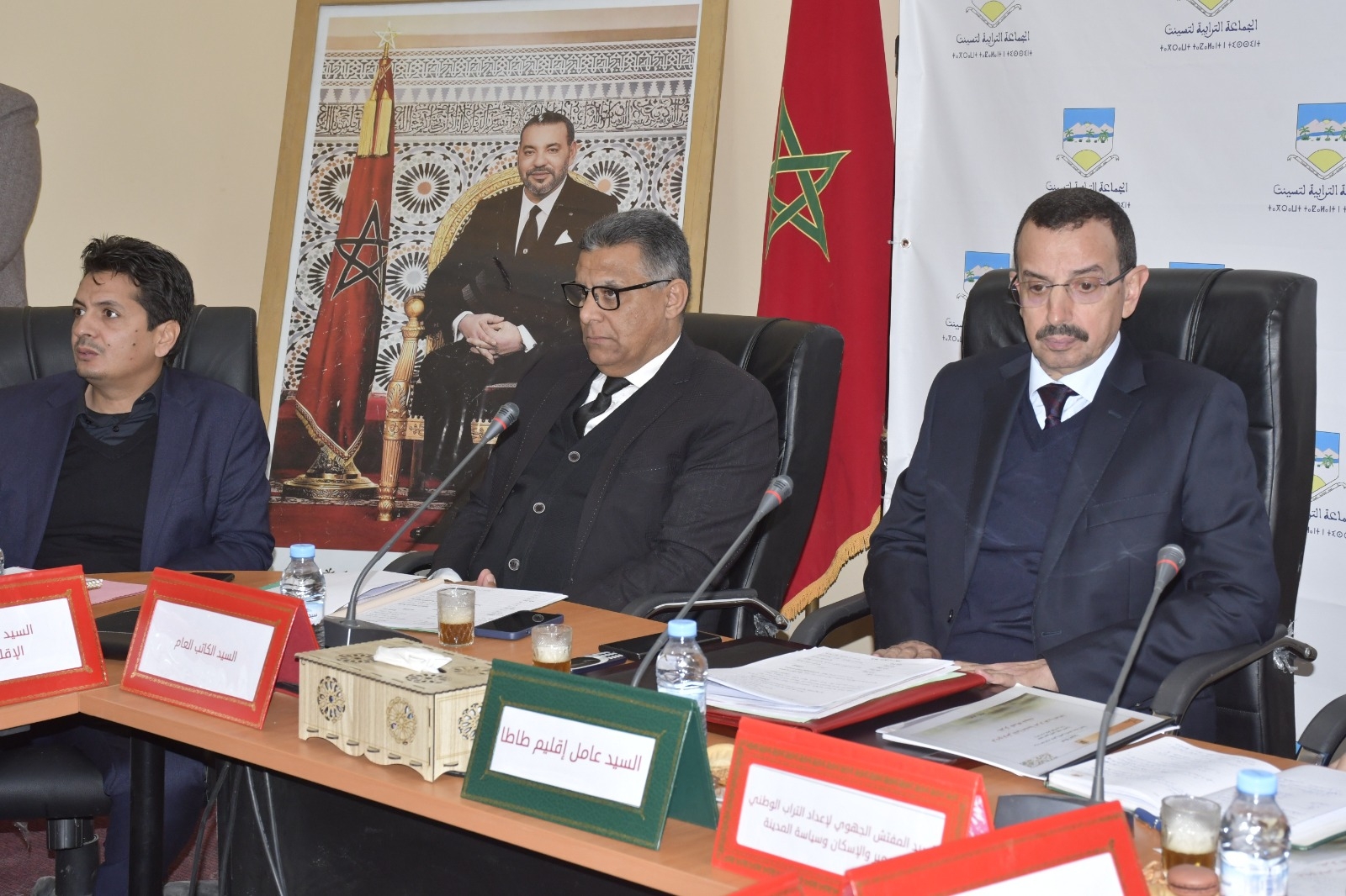 عامل إقليم طاطا رفقة عدة فاعلين بالمدينة، يعقد لقاءا تواصليا لاستعراض أهم المشاريع التنموية المندرجة ضمن البرنامج الوطني للتنمية المندمجة للمراكز القروية الصاعدة