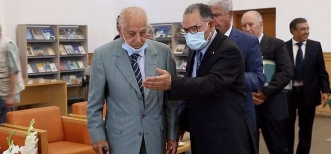 مسار حافل لرجل ثقة الحسن الثاني ومحمد السادس ، تعرفوا عن قرب على آخر ناطق رسمي باسم القصر الملكي