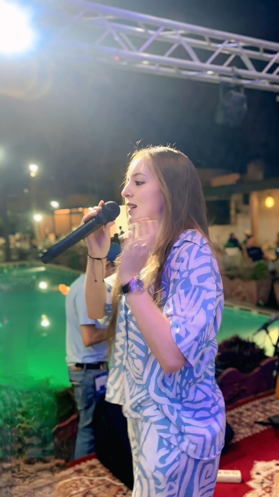 الفنانة يسرى الصمدي تتألق بمدينة القصر الكبير