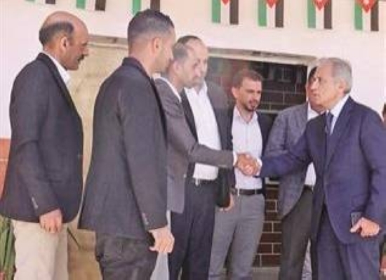 رئيس الوزراء يتفقد نادي عيمة