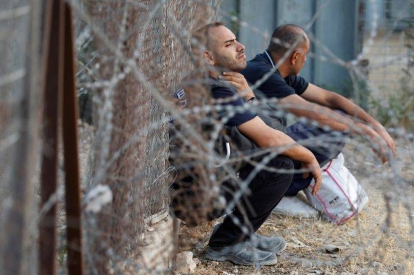عشرات الآلاف من العمّال الفلسطينيين محرومون من رواتبهم منذ 17 شهراً