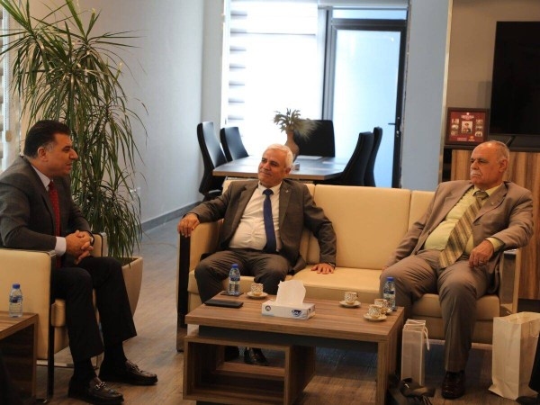 وزير الزراعة يلتقي نقيب المهندسين الزراعيين السوريين لبحث التعاون المشترك