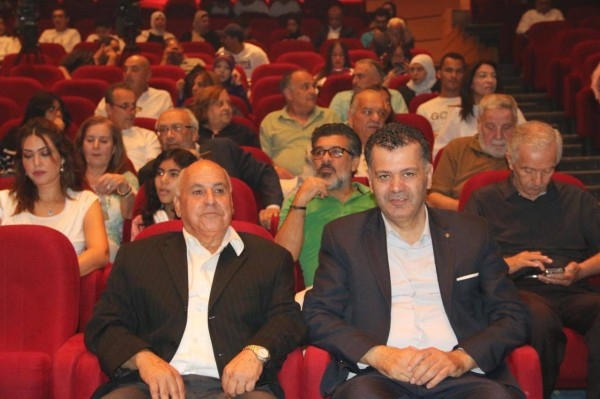 (النهر لن يفصلني عنكِ).. الرواشدة يُبحر في روايته على خشبة المسرح ورسالة الحب تُتجدّد الليلة