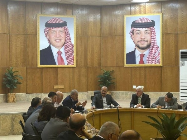 ​محافظ إربد يترأس اجتماعًا تنفيذيًا لمناقشة المشاريع الرأسمالية وموازنة 2026