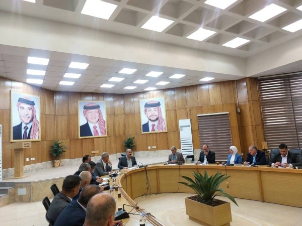 محافظ إربد يؤكد أهمية جائزة الحسين بن عبدالله الثاني للعمل التطوعي خلال اجتماع موسع