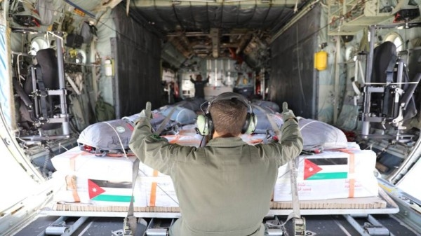 القوات المسلحة تنفذ إنزالين جويين لإيصال المساعدات الإنسانية إلى غزة