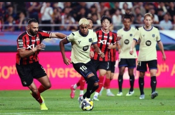 يزن العرب أول لاعب أردني يسجل في مرمى برشلونة
