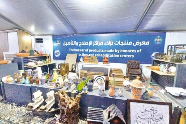 نزلاء مراكز الإصلاح يضيئون خيمة الأمل في المهرجان