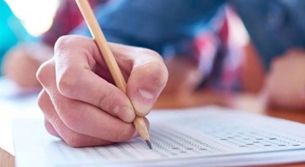 التوجيهي جيل 2008 يتقدمون لامتحان اللغة الإنجليزية اليوم