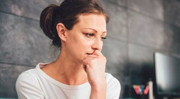 أكثر أعراض سن اليأس انتشاراً وكيفية التعامل معها