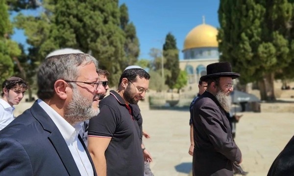 بن غفير يقود مستوطنين لتأدية طقوس تلمودية في المسجد الأقصى