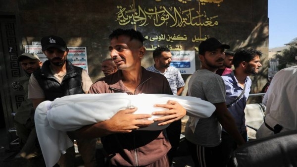 14 شهيدا أغلبهم من منتظري المساعدات برصاص وقصف إسرائيلي على غزة