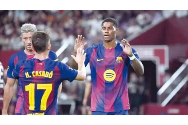 راشفورد يسجّل أول أهدافه مع برشلونة