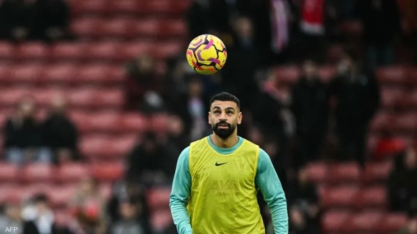 محمد صلاح يستعرض حذاءه الجديد -صور