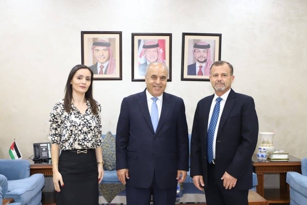 "التربية" توقع اتفاقية لتنفيذ تطبيق يعزز التواصل بين المعلمين وأولياء الأمور