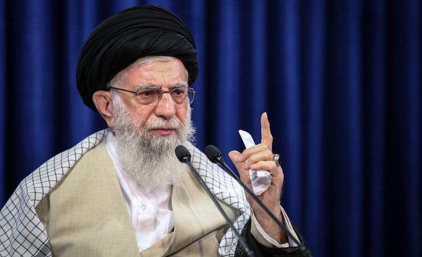 "صلاحيات كاملة".. ما دور الزعيم الإيراني علي خامنئي في "مفاوضات مسقط"