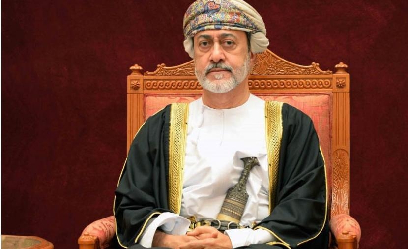 جلالةُ السُّلطان يعود إلى أرض الوطن
