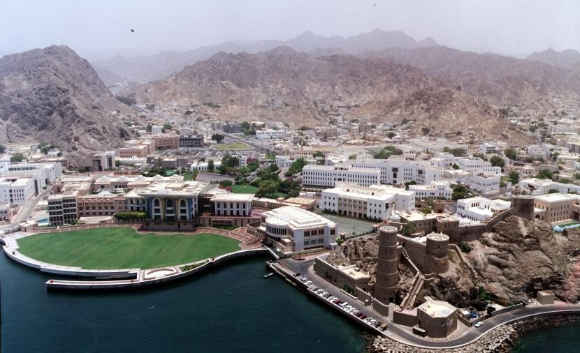 بث مباشر.. جلالة السلطان في مقدمة مستقبلي الرئيس الإيراني بقصر العلم العامر