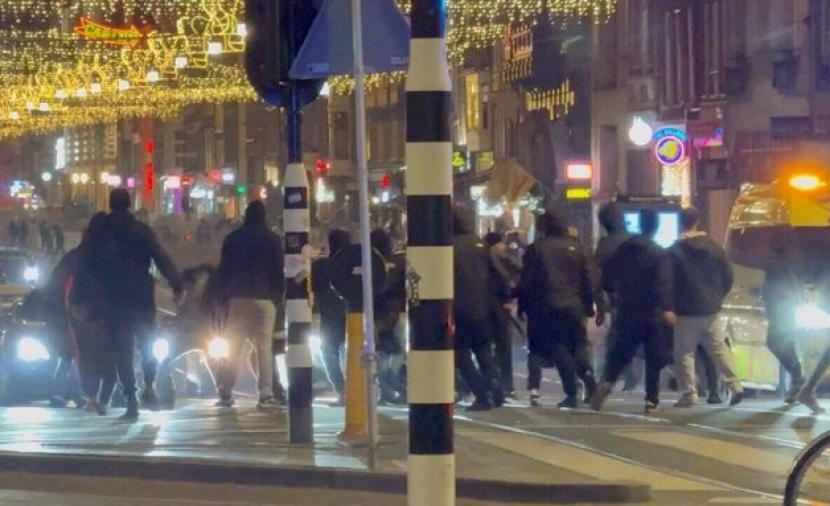 بالفيديو.. إصابة 10 إسرائيليين في اشتباكات مع مؤيدين لفلسطين عقب مباراة في هولندا